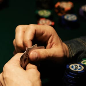 Izskaidrotas pokera galda pozīcijas